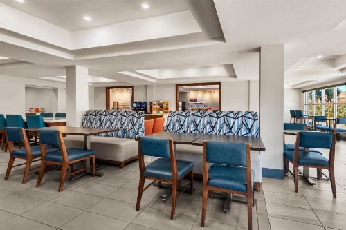 Holiday Inn Express Fresno River Park Highway 41 an IHG Hotel - image 8