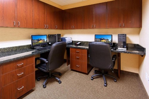 Holiday Inn Express Fresno Northwest - Herndon an IHG Hotel - image 10
