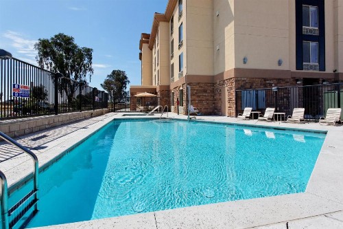 Holiday Inn Express Fresno Northwest - Herndon an IHG Hotel - image 12