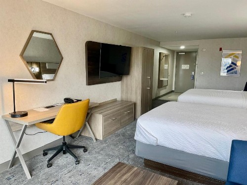 Holiday Inn Express Fresno Northwest - Herndon an IHG Hotel - image 14
