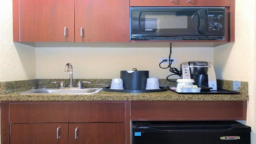 Holiday Inn Express Fresno Northwest - Herndon an IHG Hotel - image 17