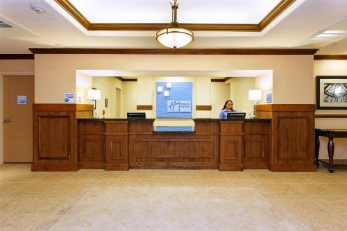 Holiday Inn Express Fresno Northwest - Herndon an IHG Hotel - image 3