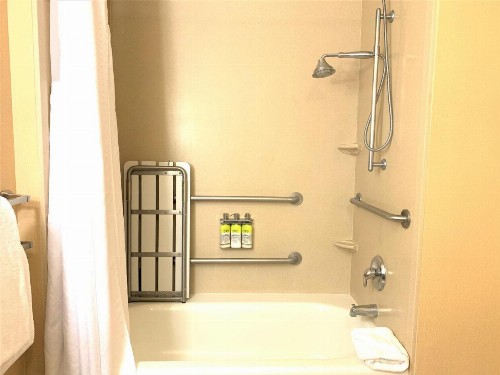 Holiday Inn Express Fresno Northwest - Herndon an IHG Hotel - image 34