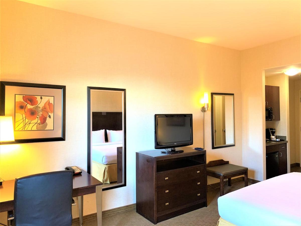 Holiday Inn Express Fresno Northwest - Herndon an IHG Hotel - image 7