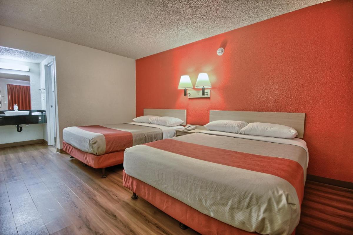 Motel 6-Fresno CA - Blackstone South - image 7