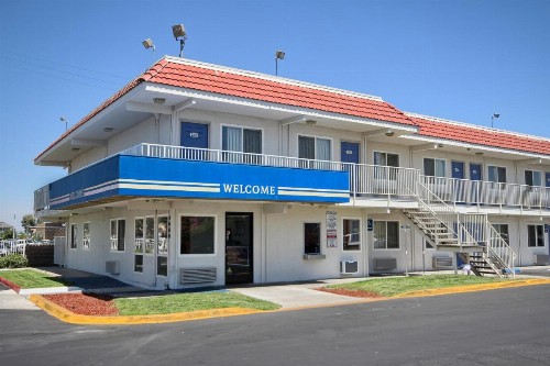 Motel 6-Fresno CA - Blackstone South - image 9