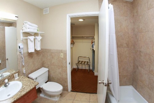 Ramada by Wyndham Fresno North - image 38