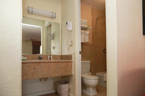 Ramada by Wyndham Fresno North - image 42