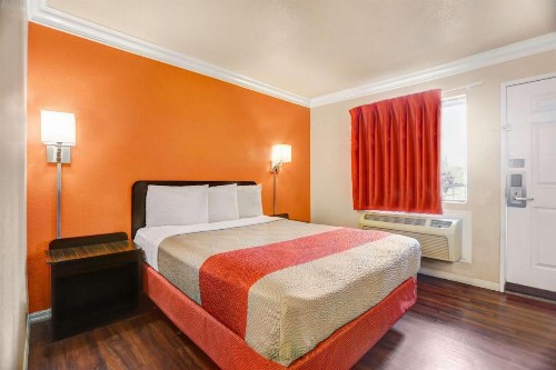 Motel 6-Fresno CA - Belmont Ave - image 11