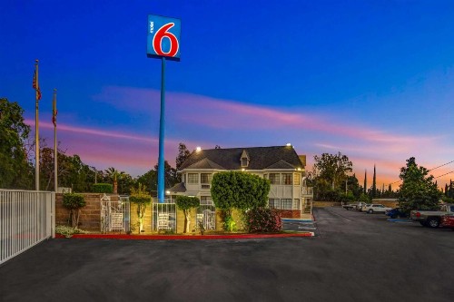 Motel 6-Fresno CA - Belmont Ave - image 2