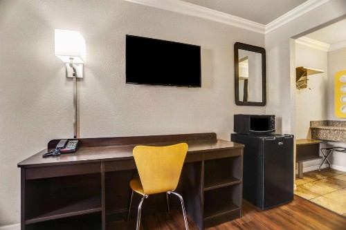 Motel 6-Fresno CA - Belmont Ave - image 20