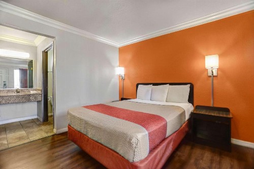 Motel 6-Fresno CA - Belmont Ave - image 8