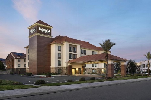 La Quinta by Wyndham Fresno Riverpark - image 2