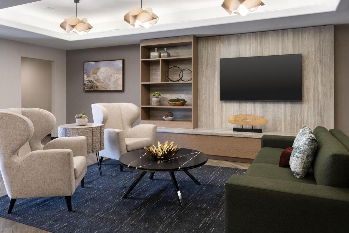 La Quinta by Wyndham Fresno Riverpark - image 4