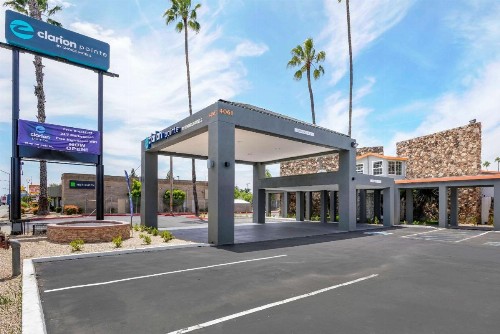 Clarion Pointe Fresno near Yosemite - image 1
