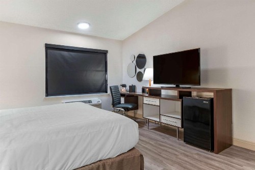 Clarion Pointe Fresno near Yosemite - image 10
