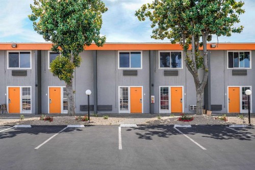 Clarion Pointe Fresno near Yosemite - image 4