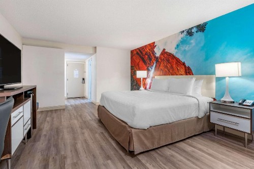 Clarion Pointe Fresno near Yosemite - image 7