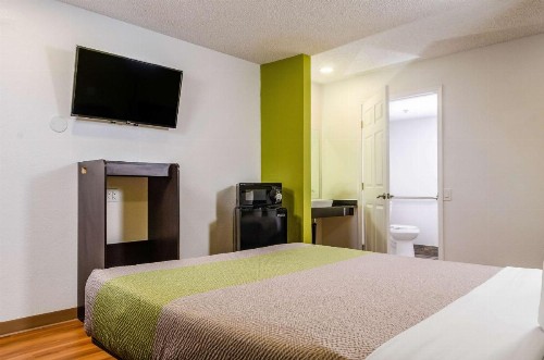Motel 6-Fresno CA - Yosemite Hwy - image 21