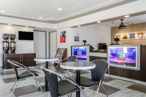 Motel 6-Fresno CA - Yosemite Hwy - image 24