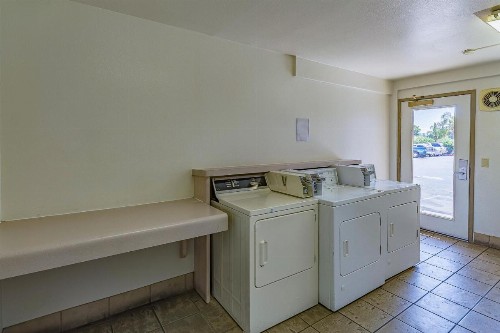 Motel 6-Fresno CA - Yosemite Hwy - image 6