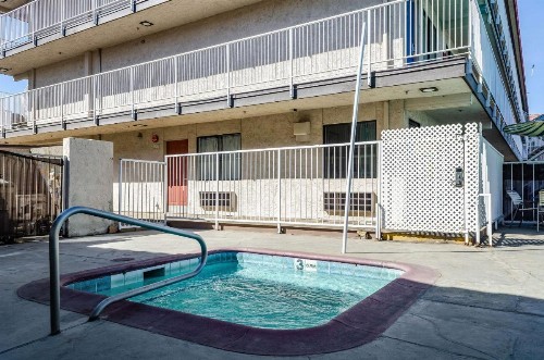 Motel 6-Fresno CA - Yosemite Hwy - image 8