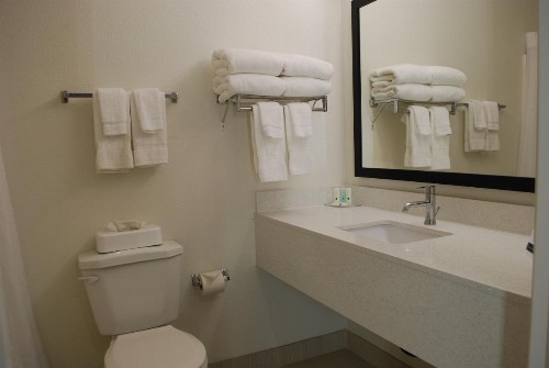 Quality Inn & Suites Fresno Northwest - image 10