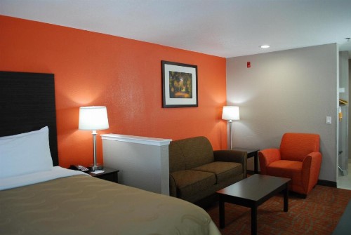 Quality Inn & Suites Fresno Northwest - image 12
