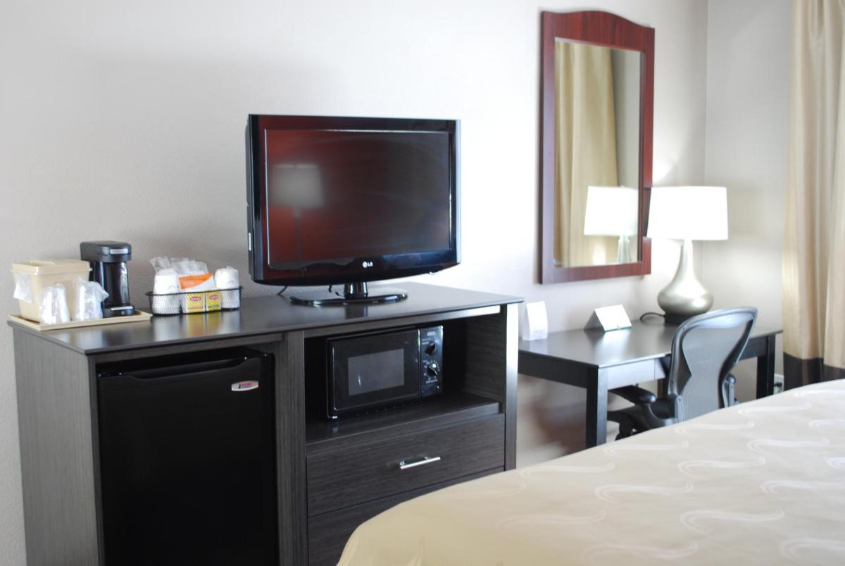 Quality Inn & Suites Fresno Northwest - image 2
