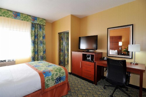 Best Western PLUS Fresno Inn - image 13