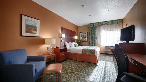 Best Western PLUS Fresno Inn - image 14