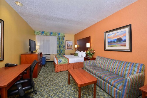 Best Western PLUS Fresno Inn - image 5