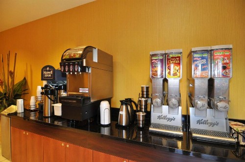 Best Western PLUS Fresno Inn - image 6