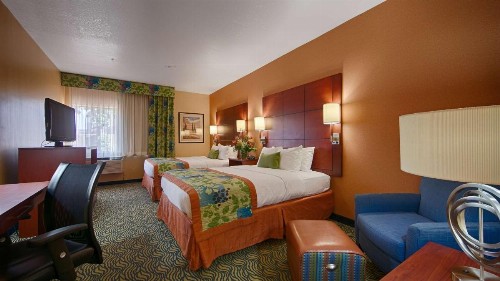 Best Western PLUS Fresno Inn - image 8