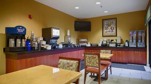 Best Western PLUS Fresno Inn - image 9