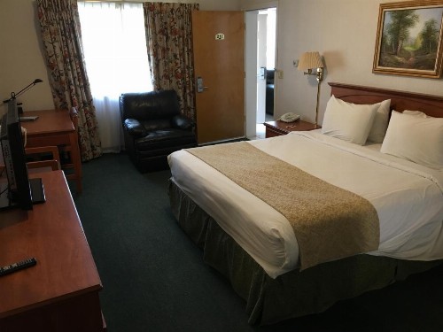 Garden Inn and Suites Fresno - image 11