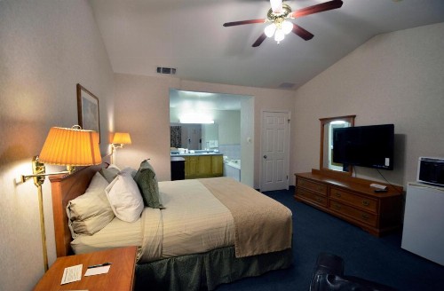Garden Inn and Suites Fresno - image 16