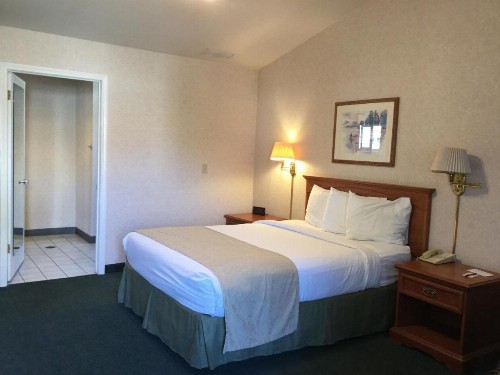 Garden Inn and Suites Fresno - image 19