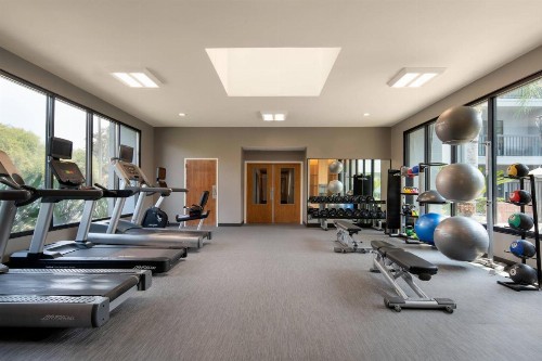 Courtyard by Marriott Fresno - image 9
