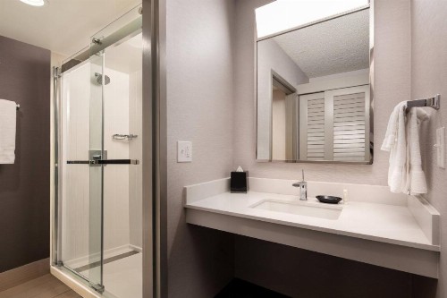 Courtyard by Marriott Fresno - image 13