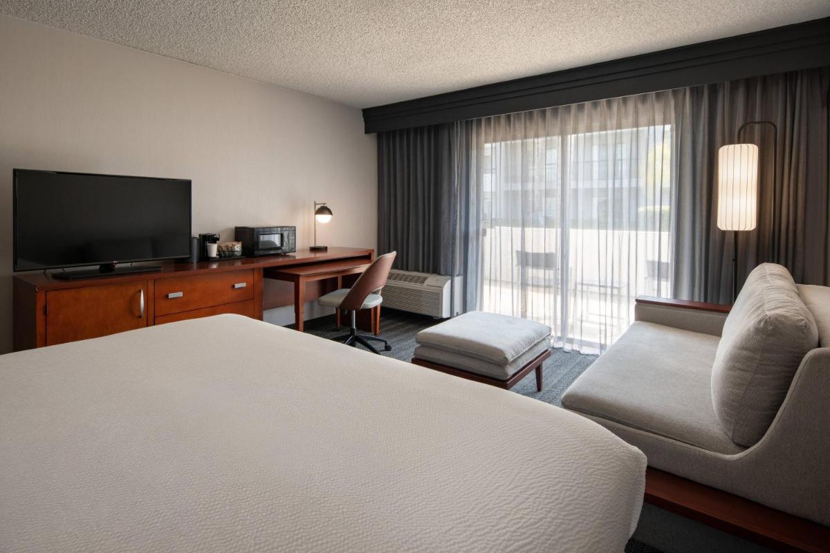 Courtyard by Marriott Fresno - image 2