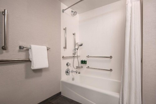 Courtyard by Marriott Fresno - image 25