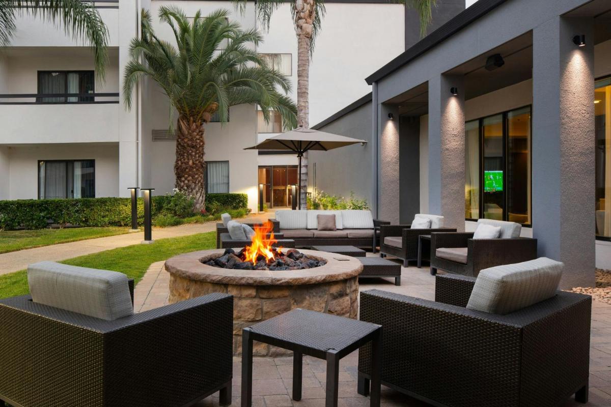 Courtyard by Marriott Fresno - image 4