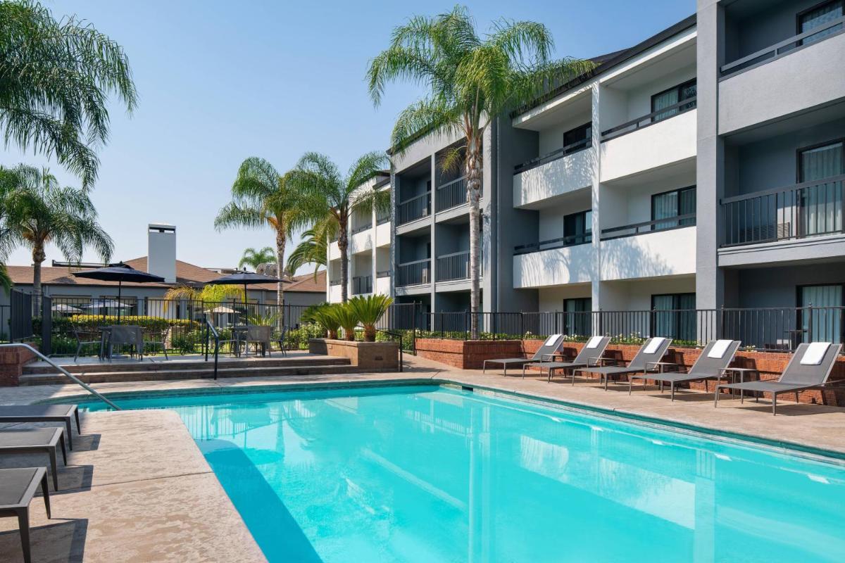 Courtyard by Marriott Fresno - image 5