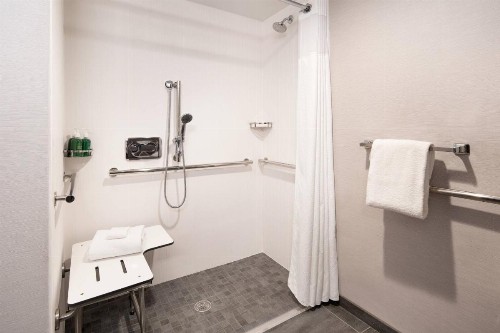 Courtyard by Marriott Fresno - image 6