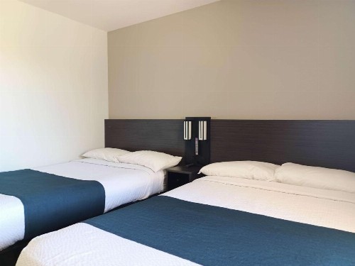 Motel 6-Fresno CA - Blackstone North - image 12