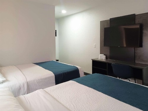 Motel 6-Fresno CA - Blackstone North - image 14