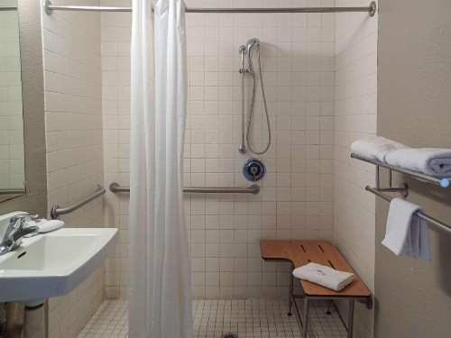 Motel 6-Fresno CA - Blackstone North - image 19