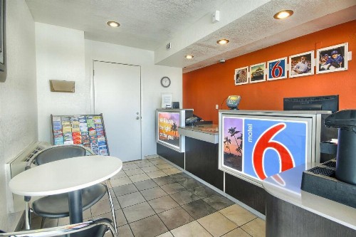 Motel 6-Fresno CA - Blackstone North - image 20