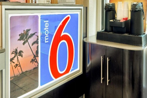 Motel 6-Fresno CA - Blackstone North - image 21